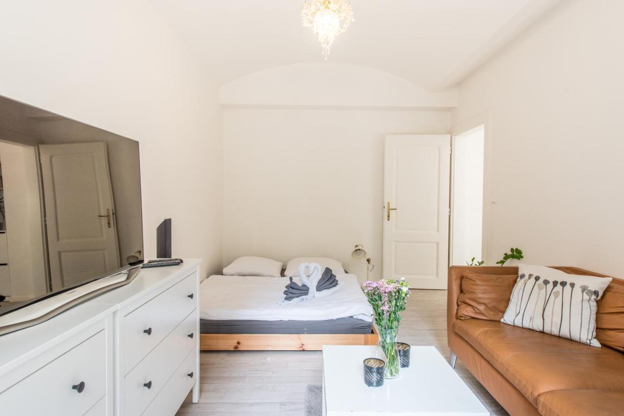 Quiet Apartment In The City Center With Own Terrace Prague Exterior photo
