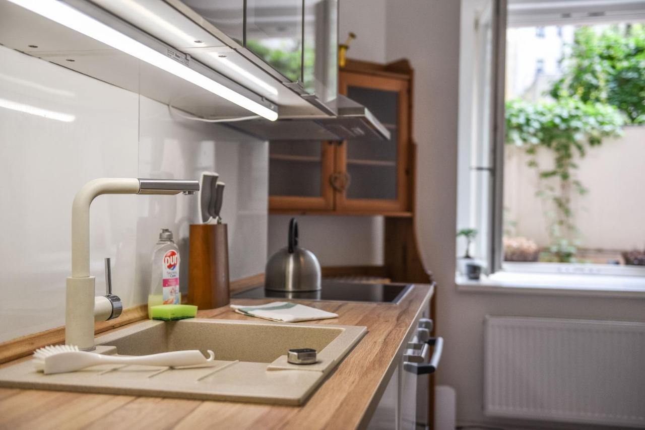 Quiet Apartment In The City Center With Own Terrace Prague Exterior photo