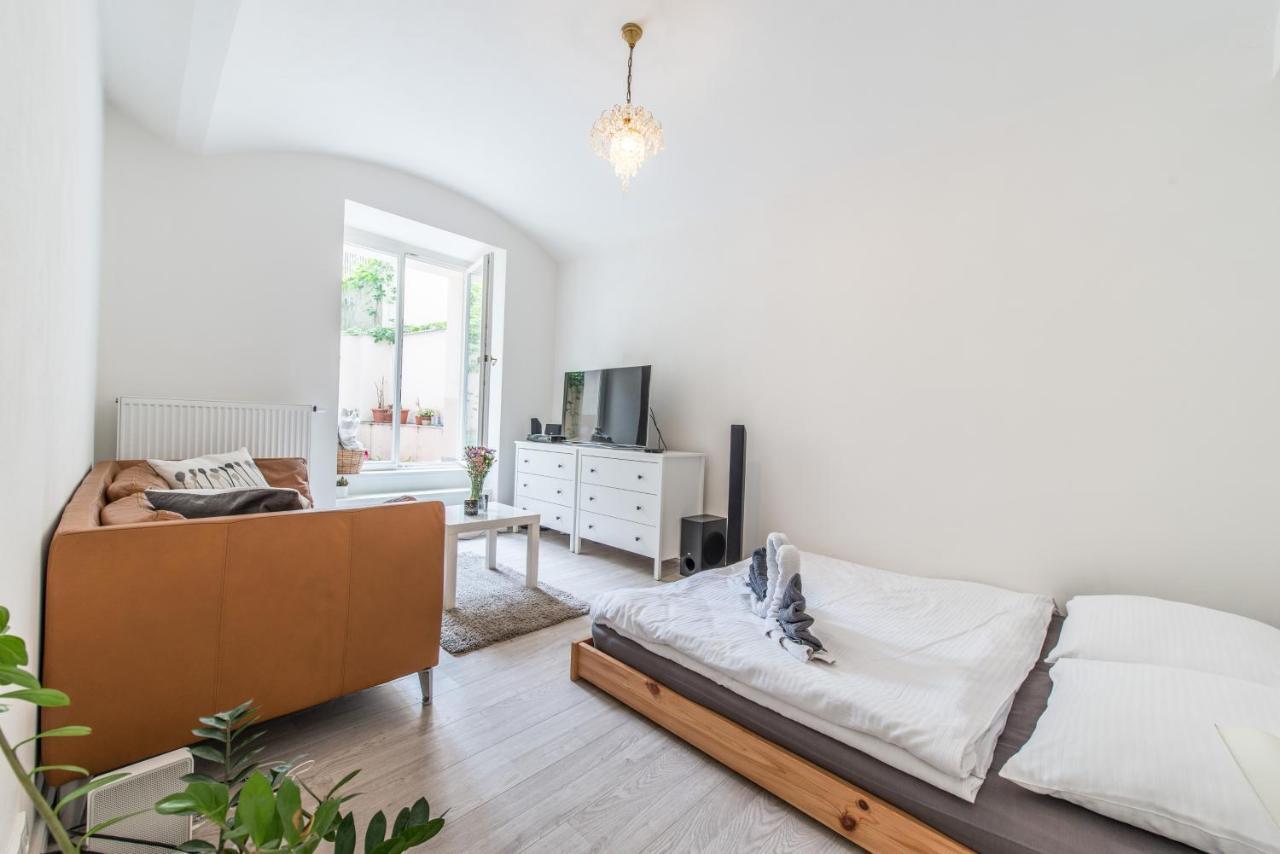 Quiet Apartment In The City Center With Own Terrace Prague Exterior photo